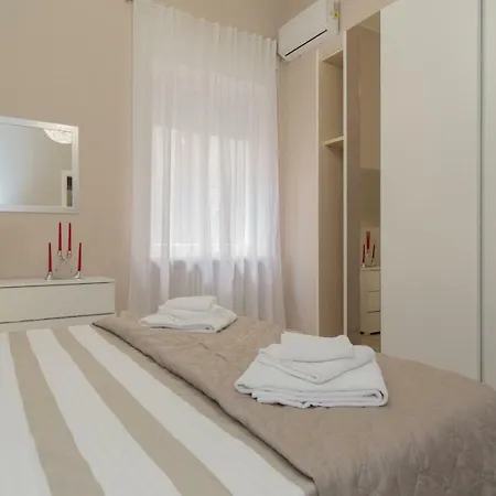 Apartment Romantic House 369 *
